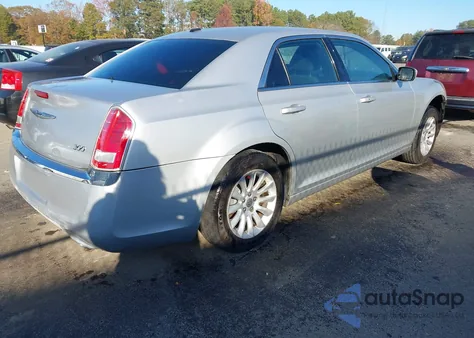 2012 Chrysler 300 z USA, uszkodzony, nr VIN 2C3CCAAG1CH245822